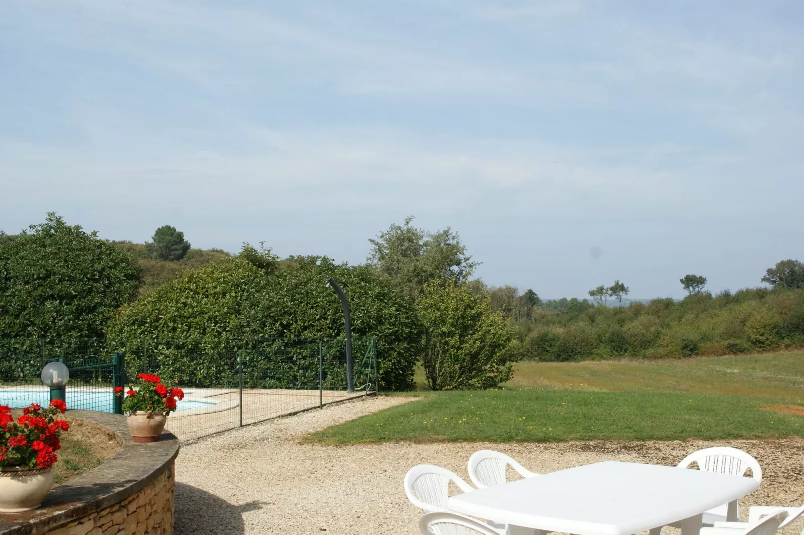 Maison de vacances Besse les Vitarelles 4 pers-Aussicht Sommer