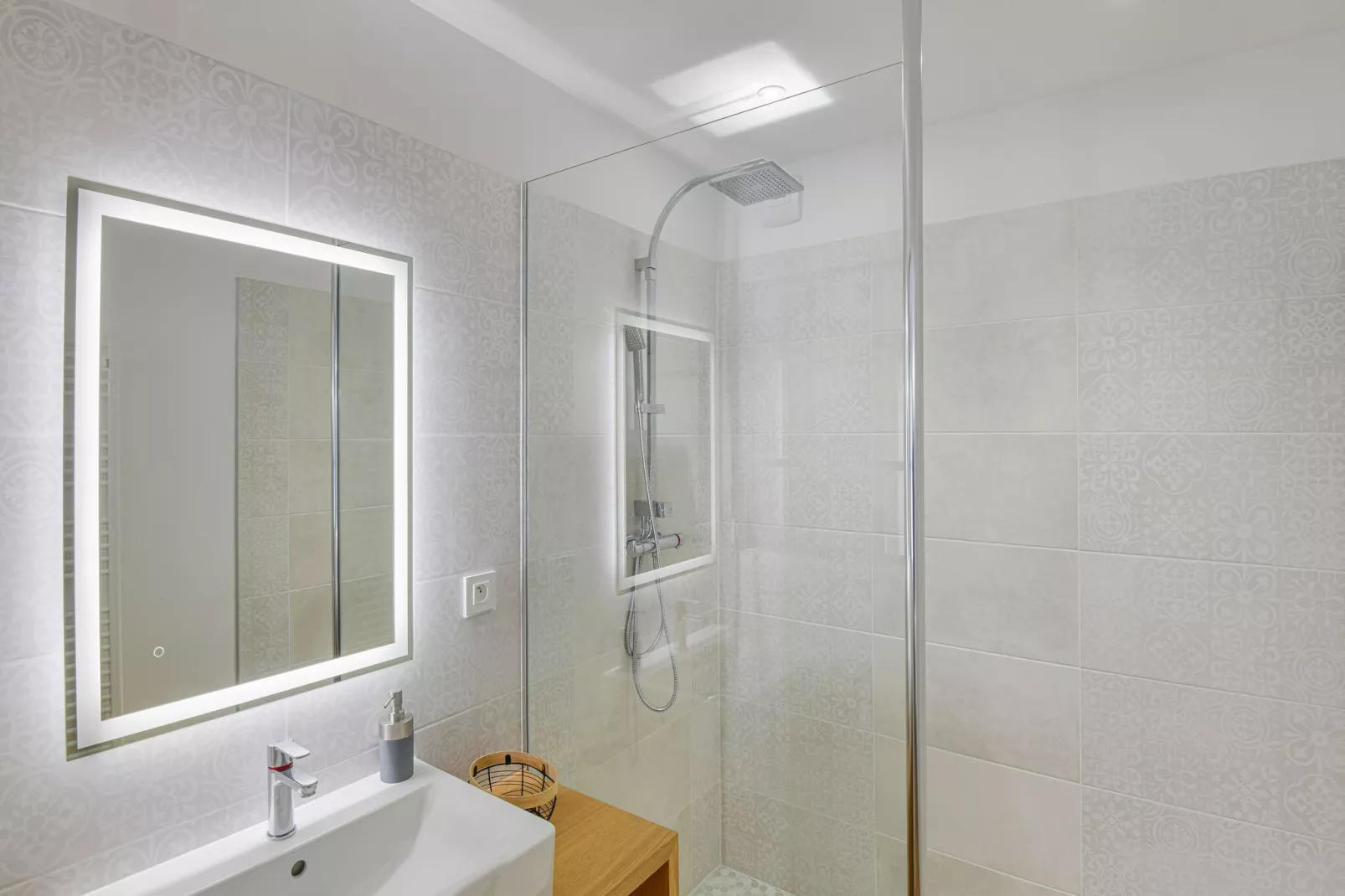L'Hoste-Bathroom
