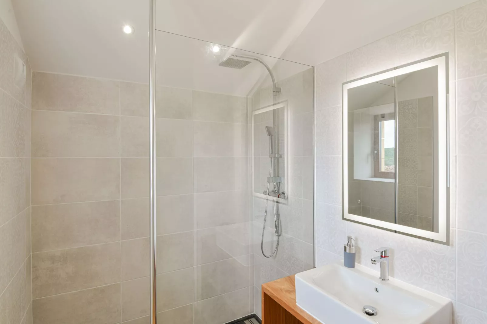 L'Hoste-Bathroom