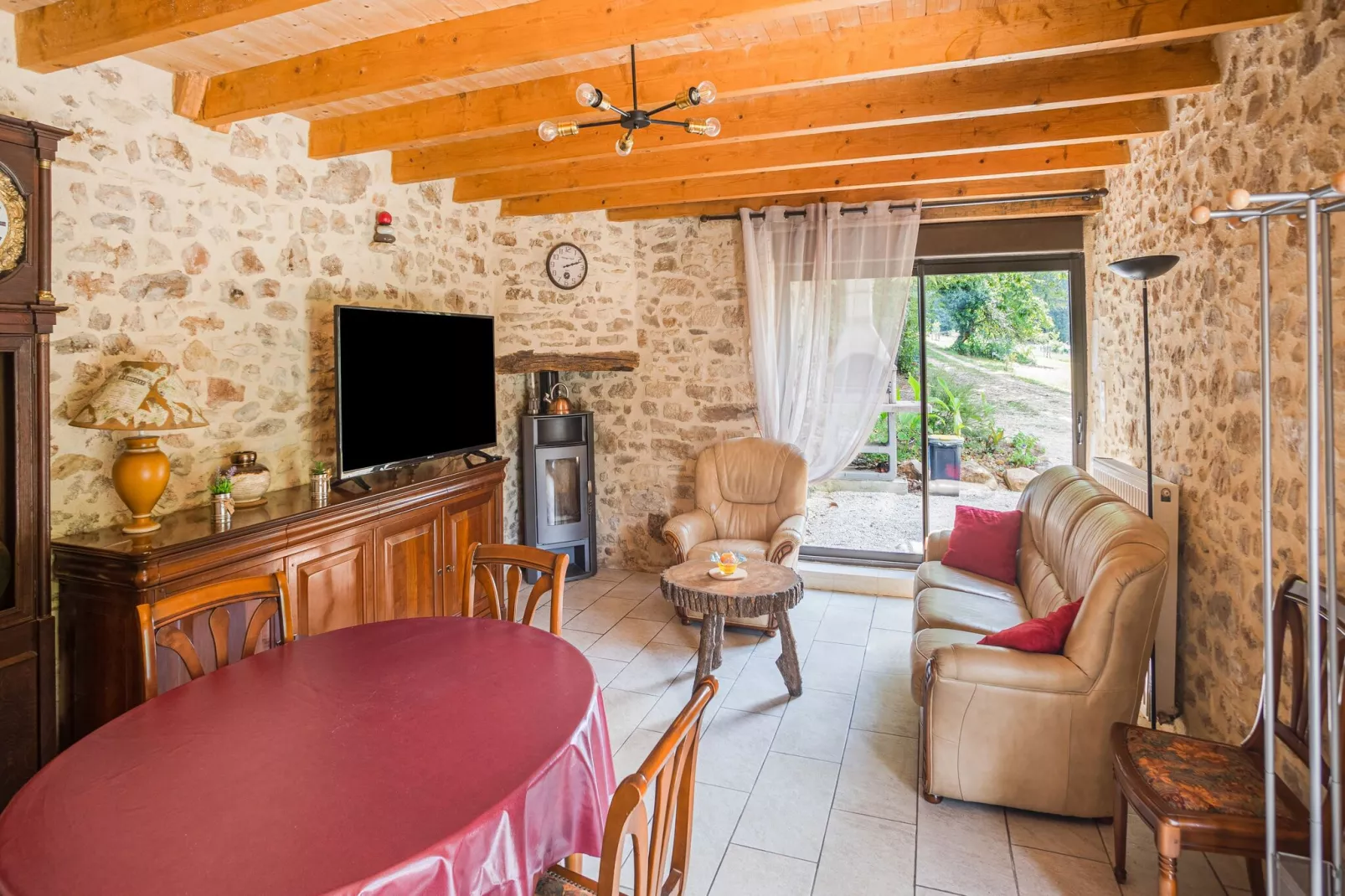 Entrepôt avec piscine près de Monpazier