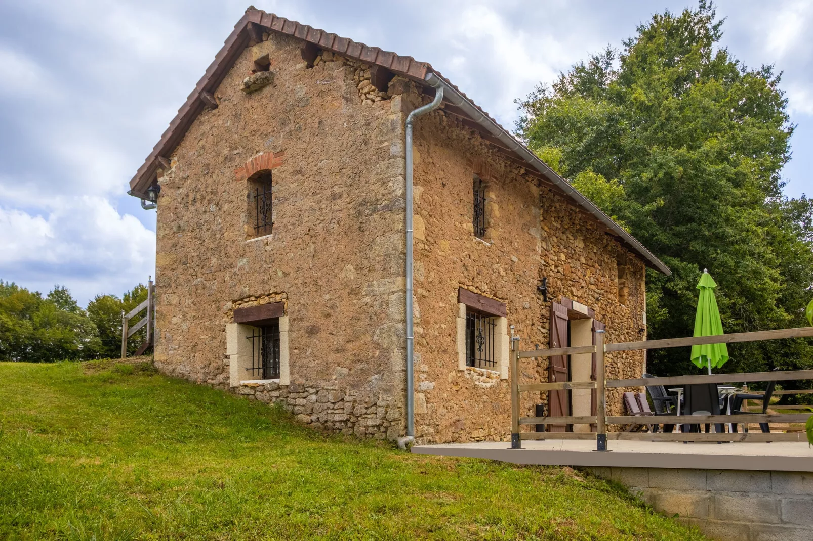 Entrepôt avec piscine près de Monpazier-Extérieur été