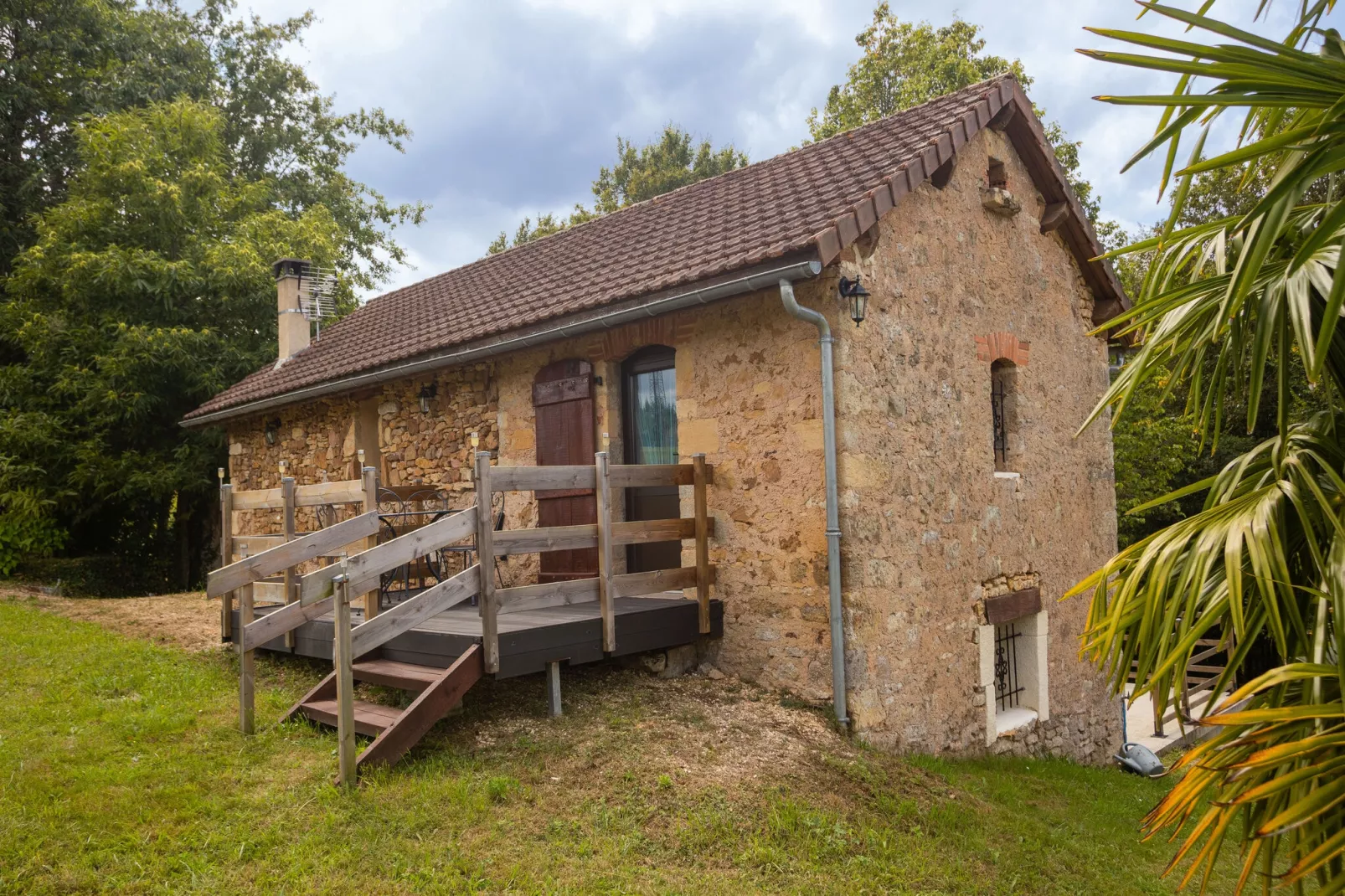 Entrepôt avec piscine près de Monpazier