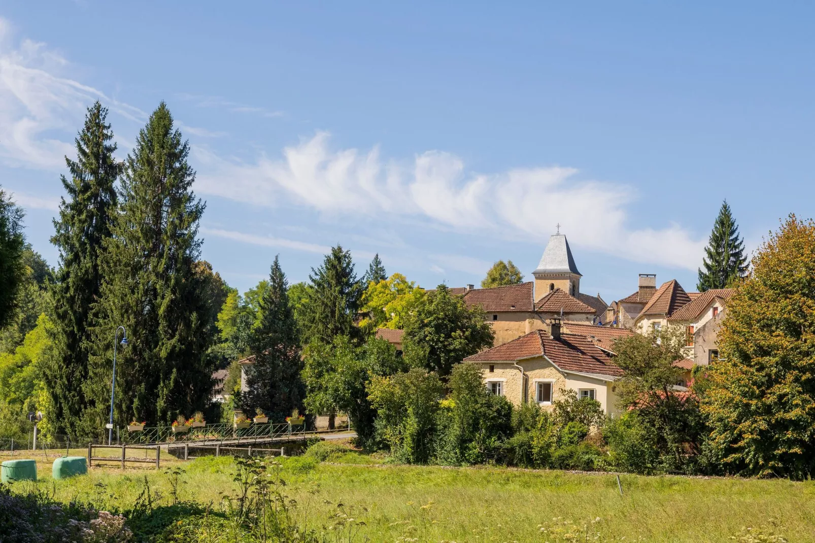 Entrepôt avec piscine près de Monpazier-Vue d'été