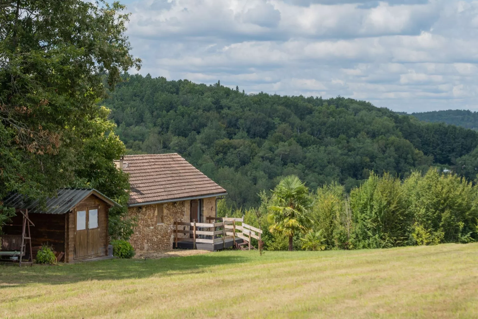 Entrepôt avec piscine près de Monpazier-Vue d'été