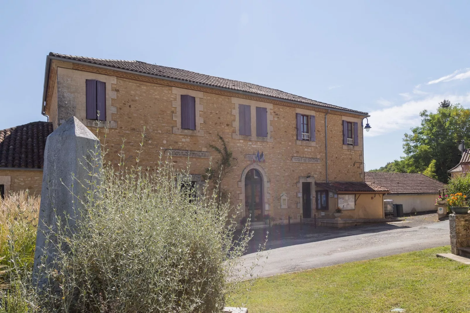 Entrepôt avec piscine près de Monpazier-Extérieur été