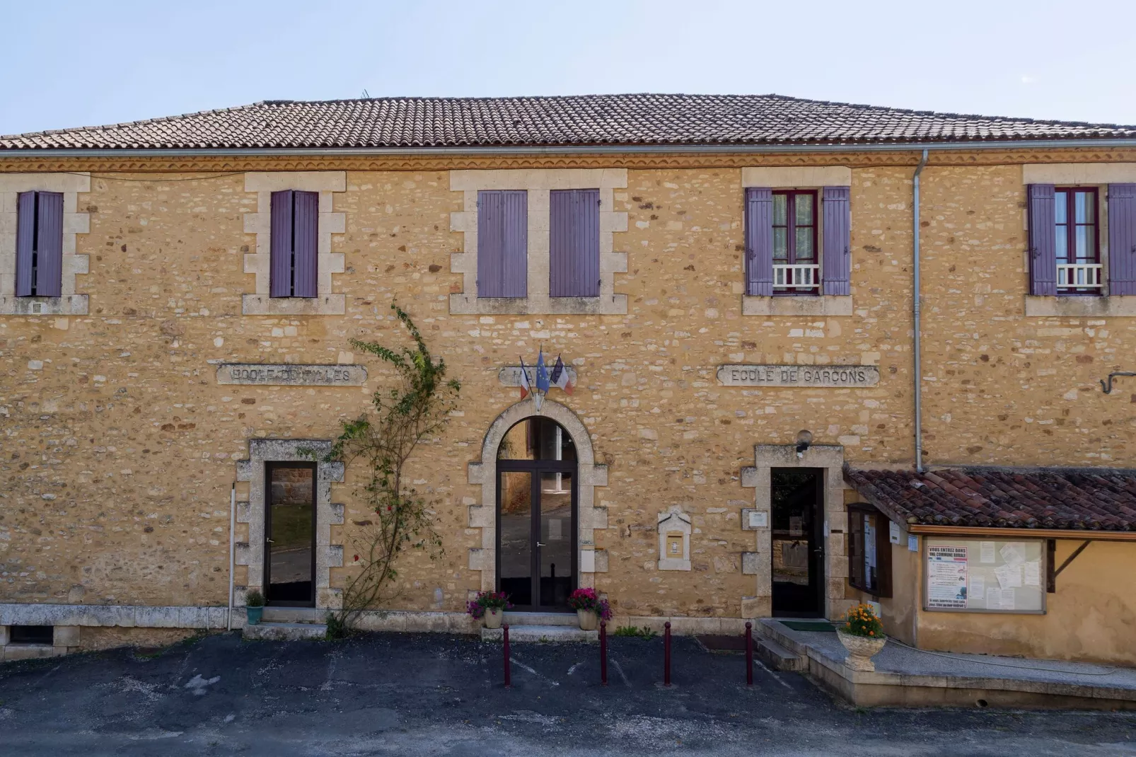 Entrepôt avec piscine près de Monpazier-Extérieur été
