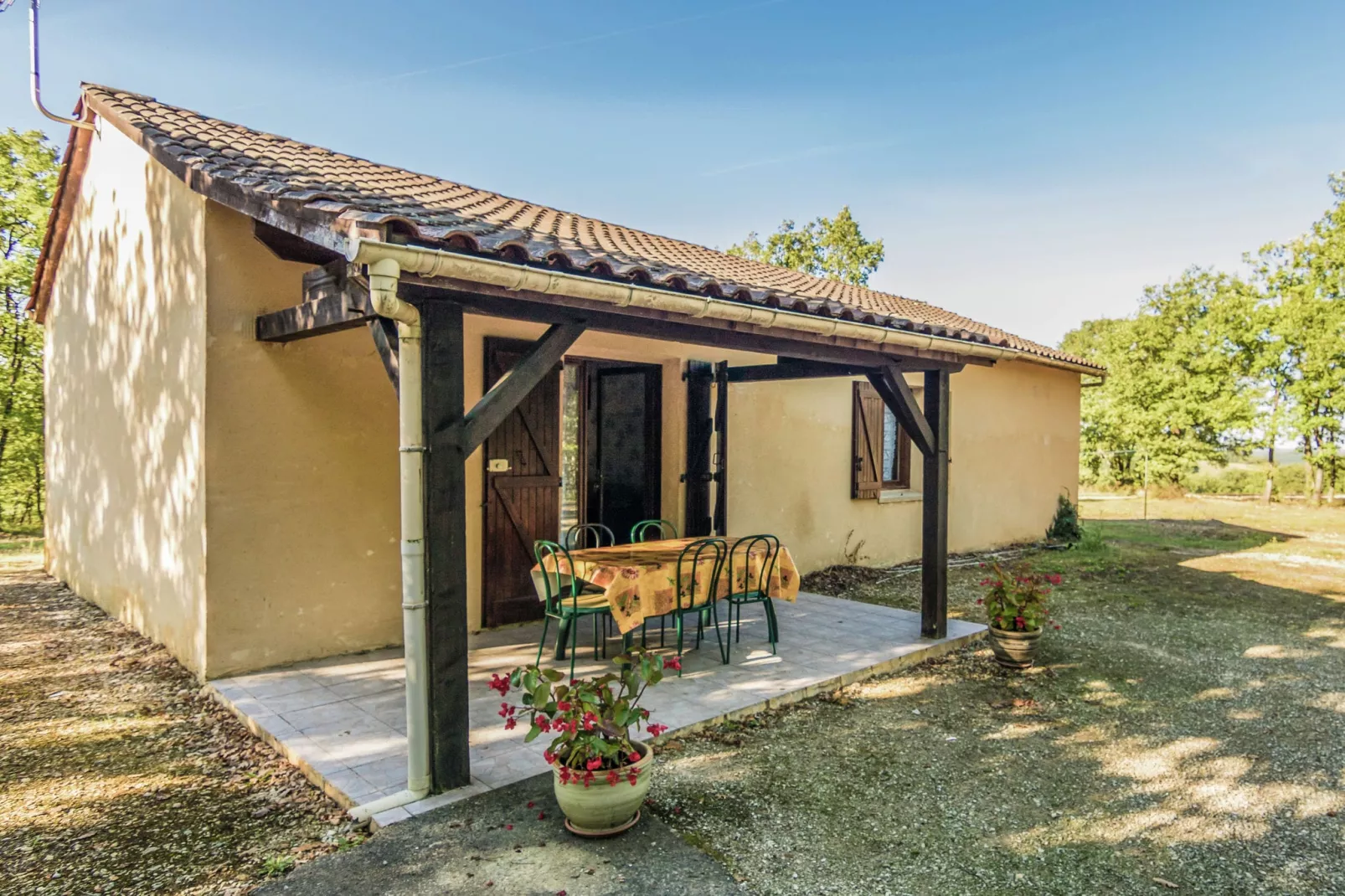 Salignac-Exterior summer