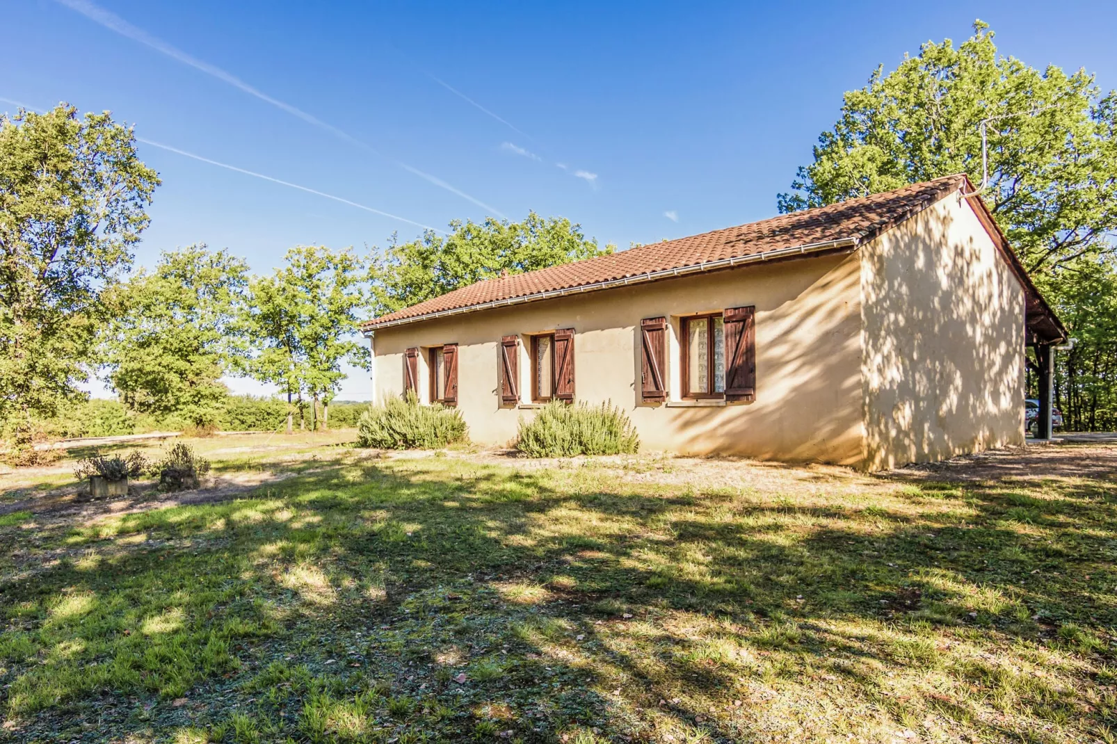 Salignac-Exterior summer