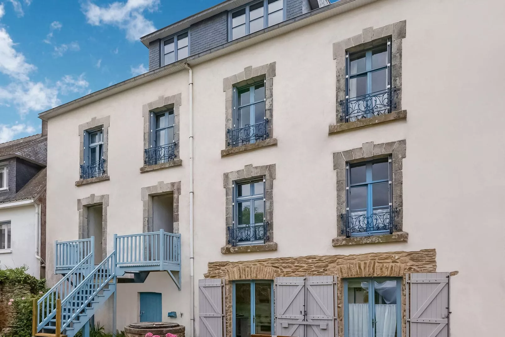 "Ancienne Gendarmerie" appartment C-Exterior summer