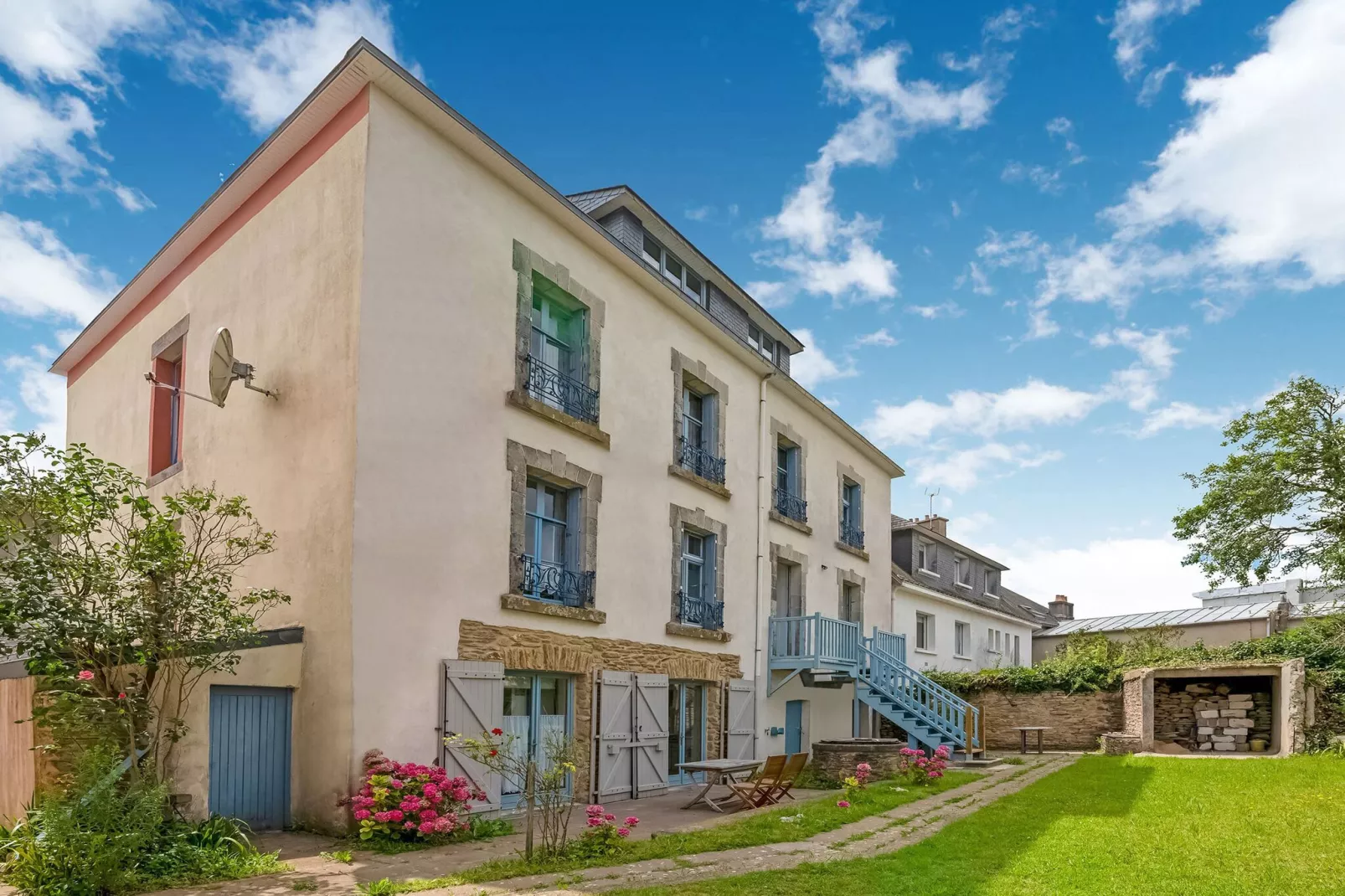 "Ancienne Gendarmerie" appartment C-Exterior summer