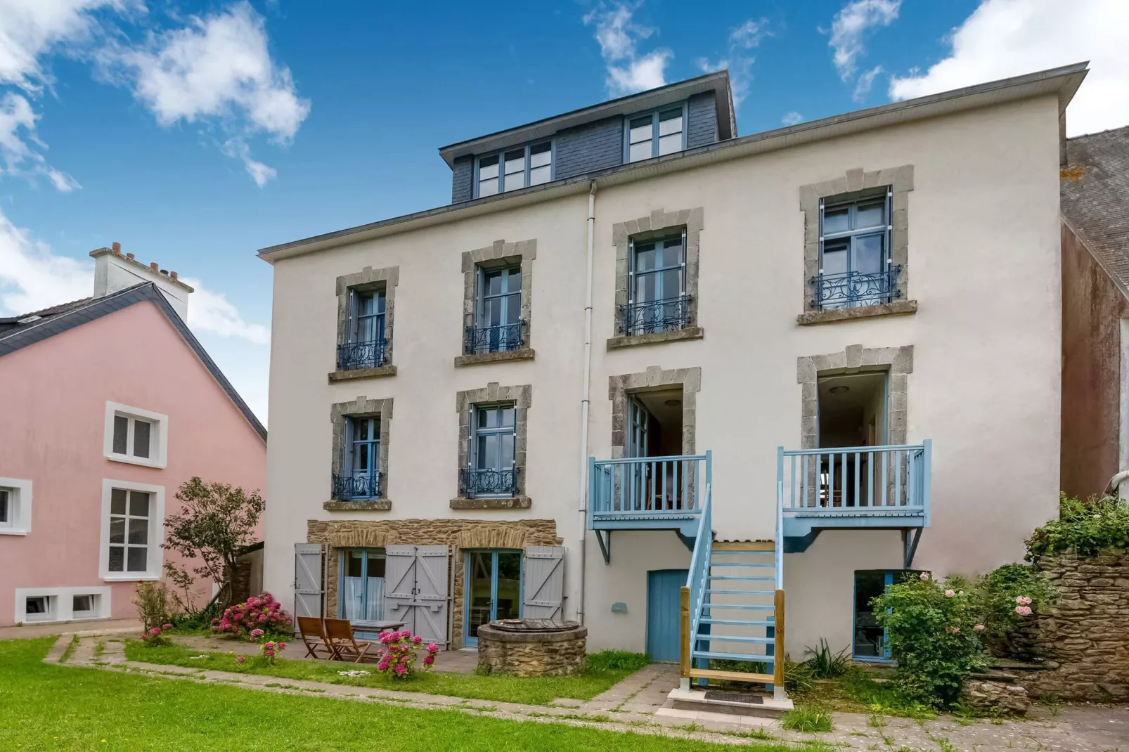 "Ancienne Gendarmerie" appartment C-Exterior summer