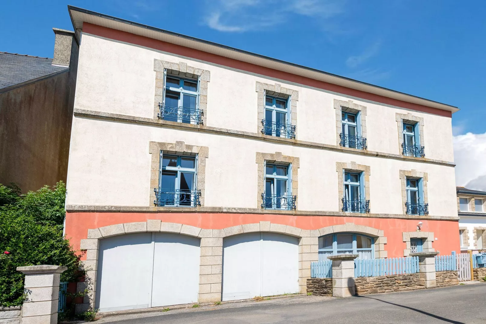 "Ancienne Gendarmerie" appartment C-Exterior summer