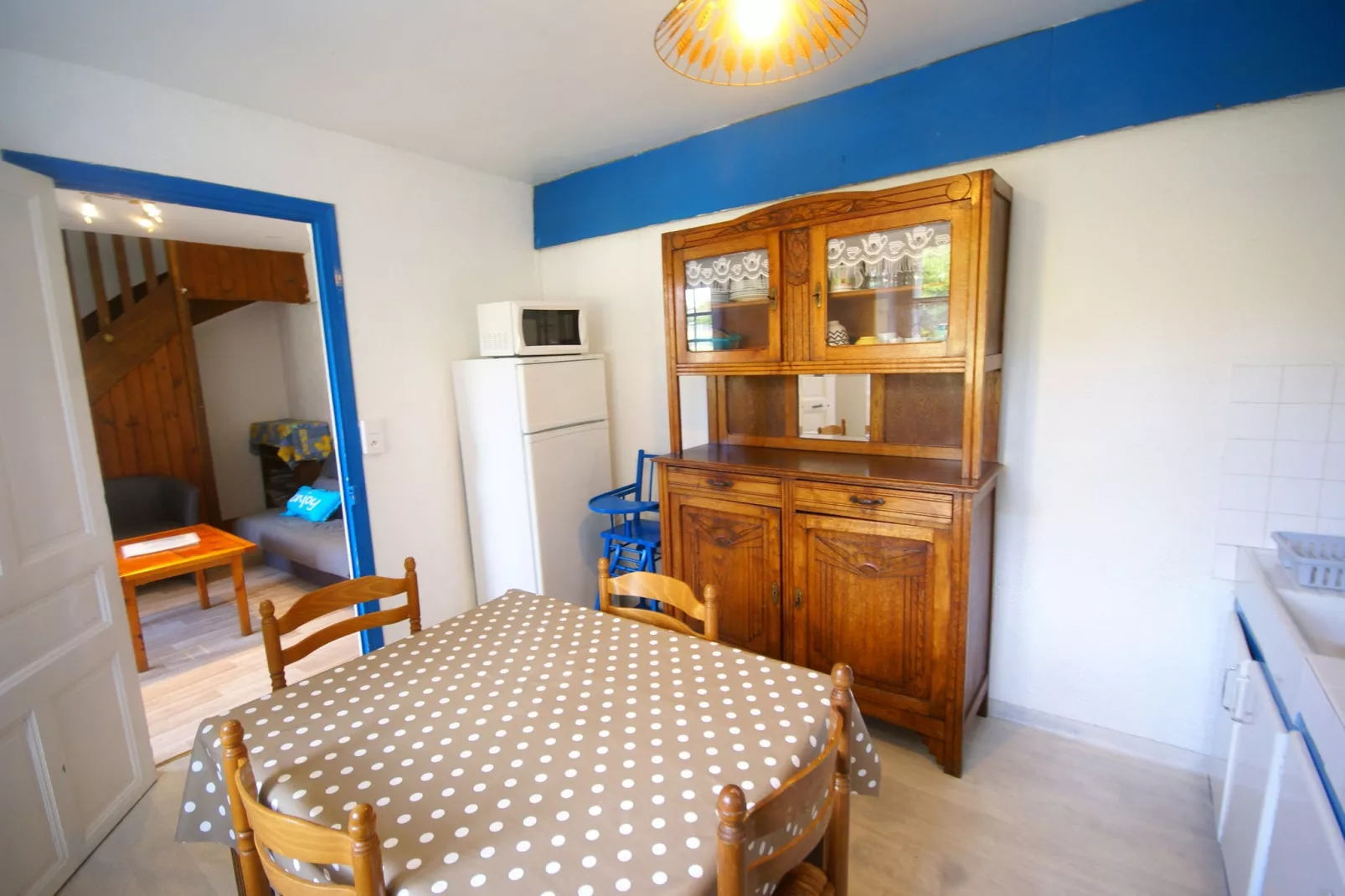Maison mitoyenne dans un parc animalier proche mer-Dining room