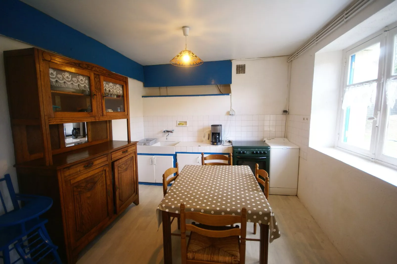 Maison mitoyenne dans un parc animalier proche mer-Kitchen