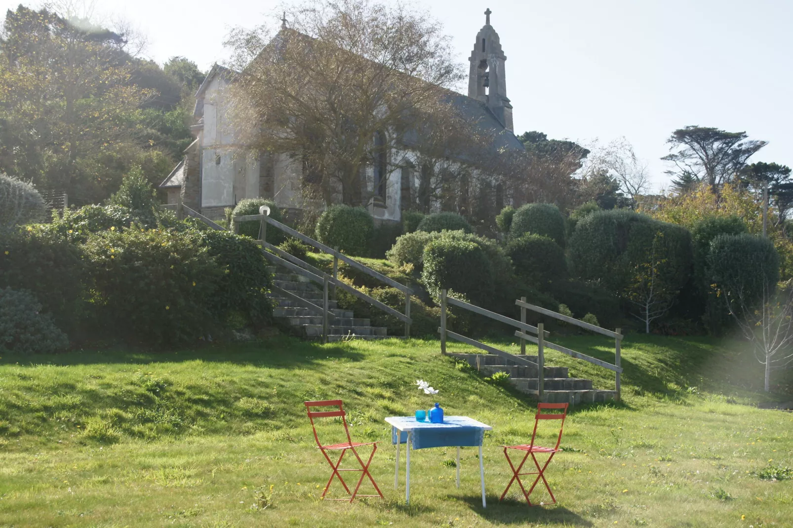 Pretty apartment with sea view in Primel-Gardens summer