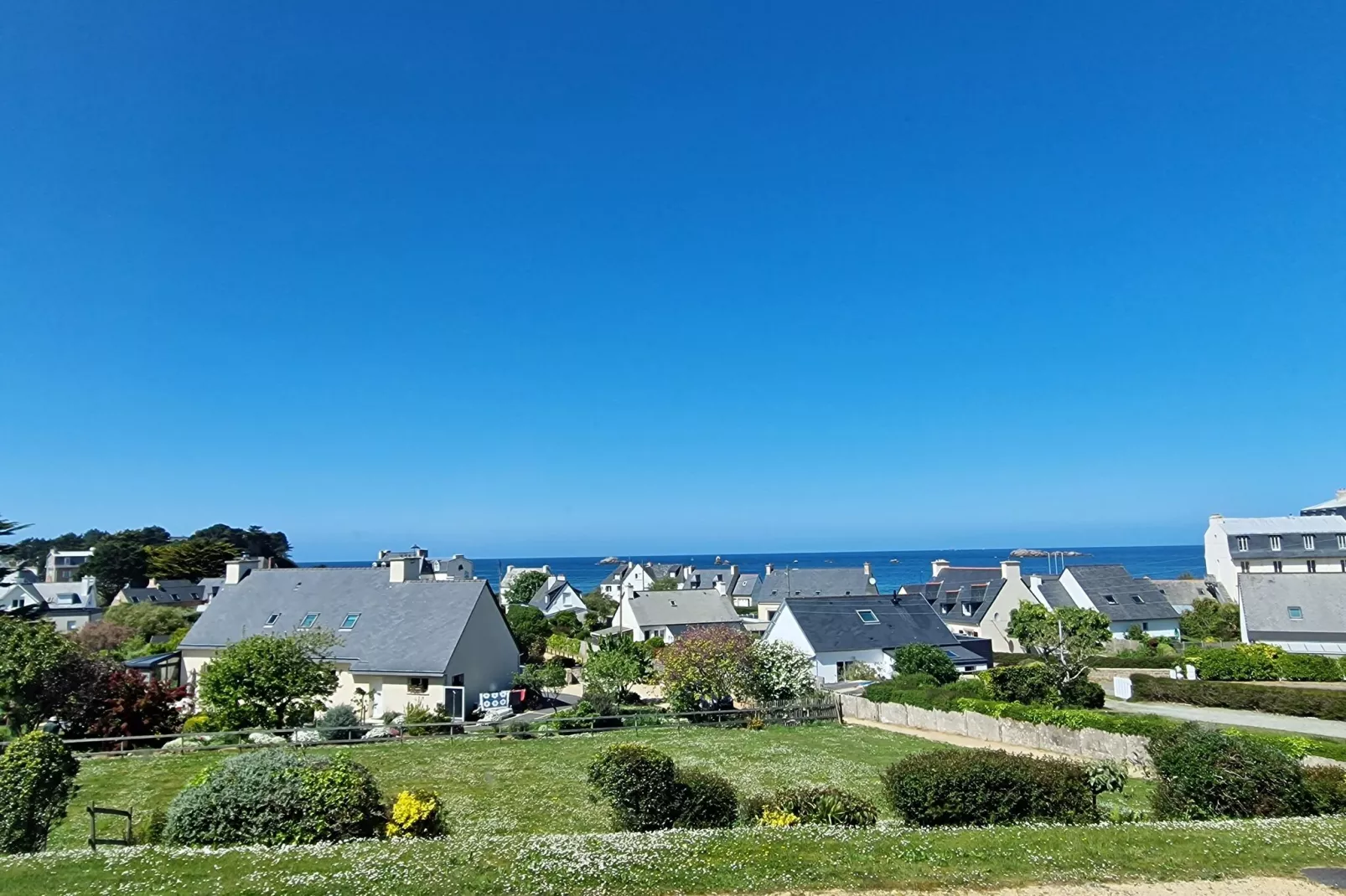 Pretty apartment with sea view in Primel-View summer