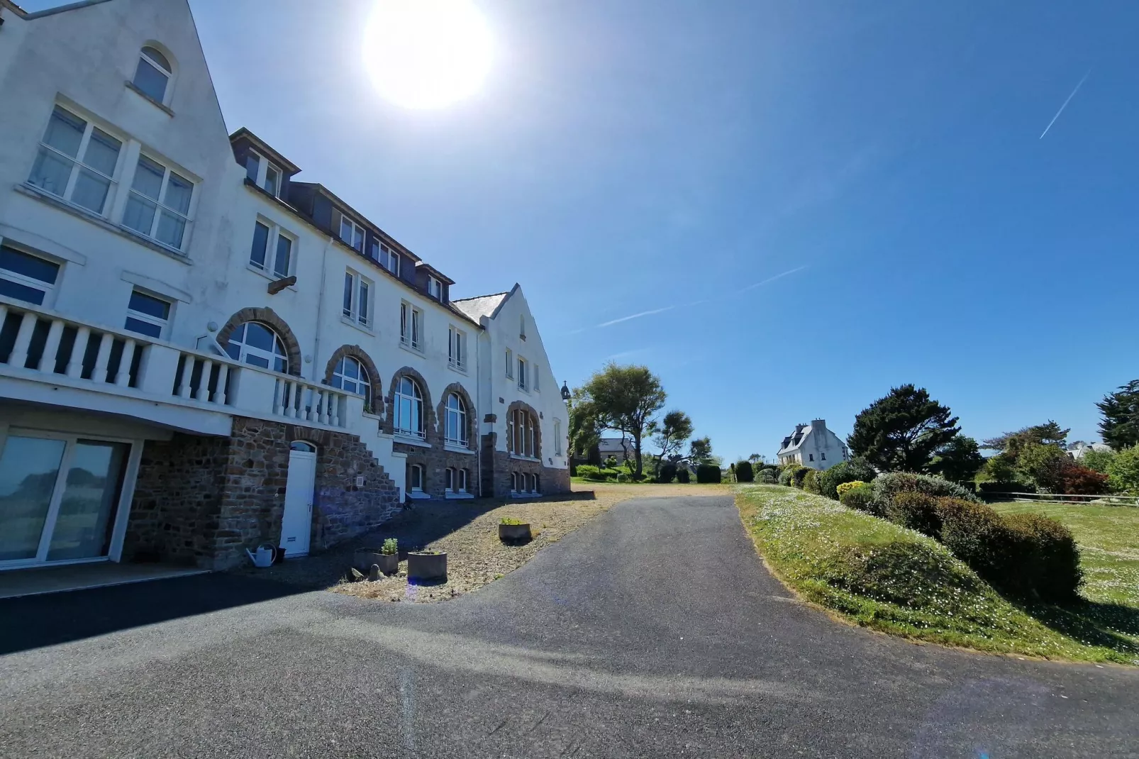 Pretty apartment with sea view in Primel-Exterior summer