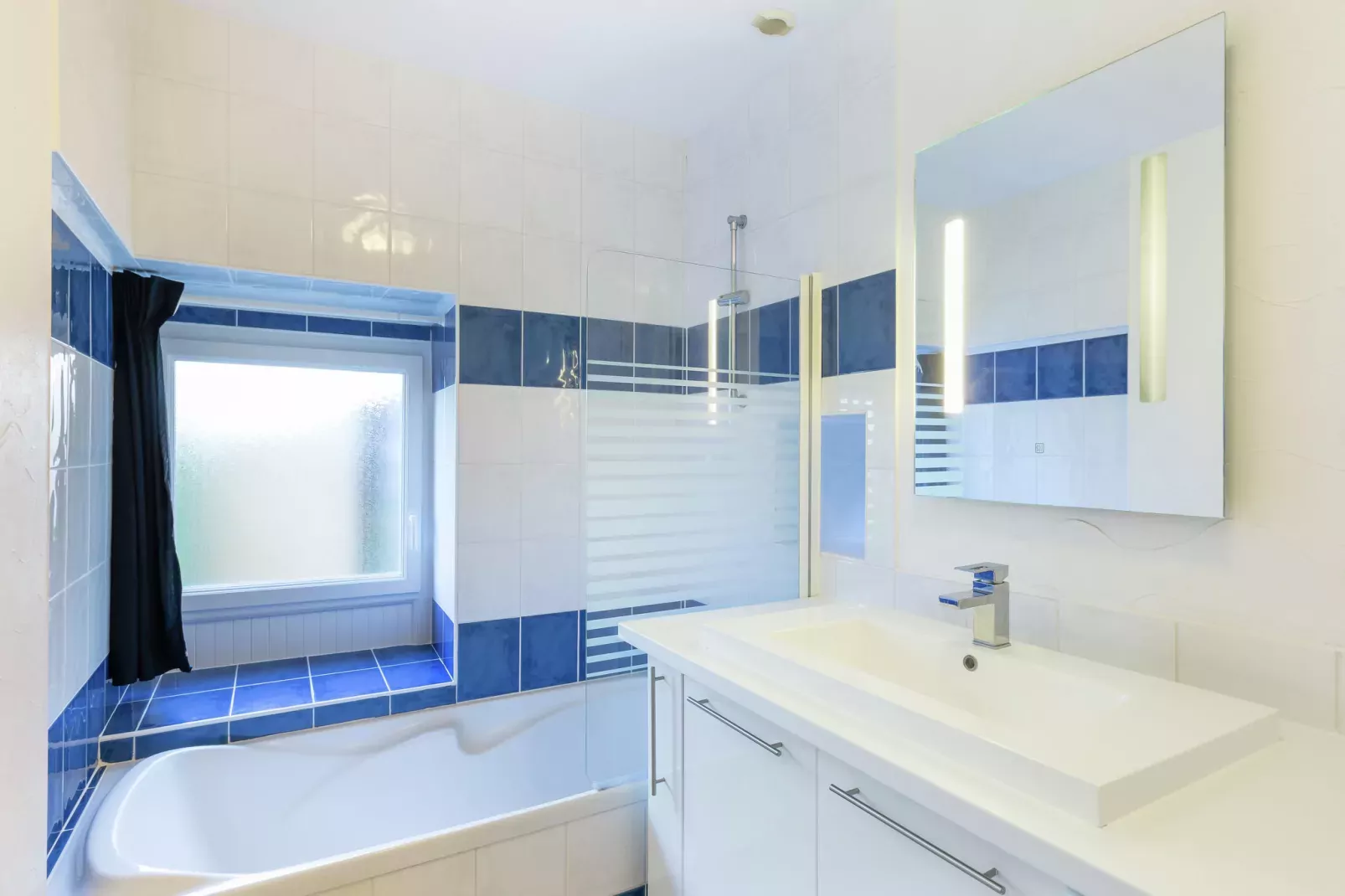 Le Trio-Bathroom