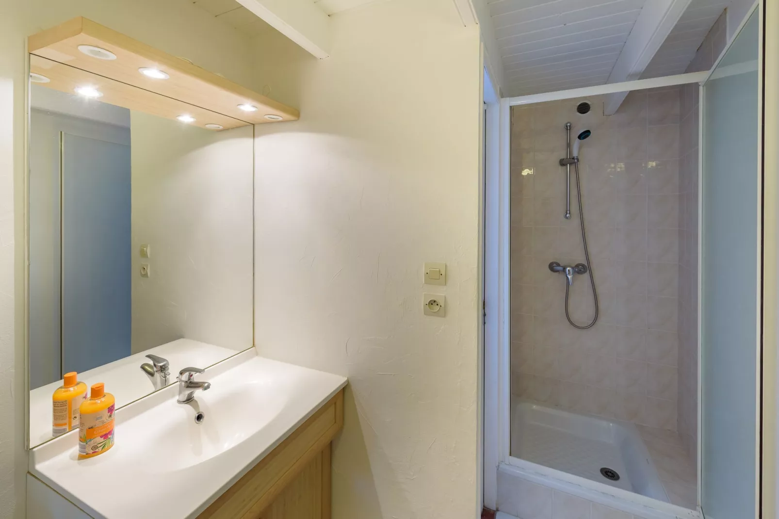 Le Trio-Bathroom