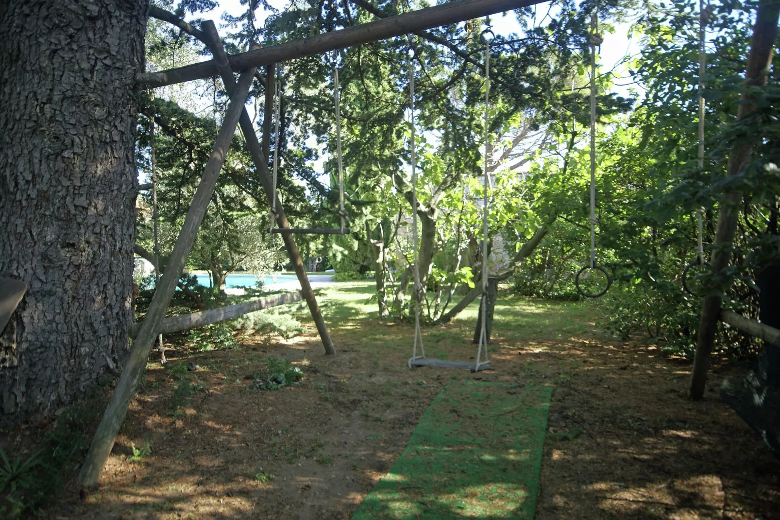Maison de vacances - VILLENEUVE-LES-AVIGNON - Gardens in summer
