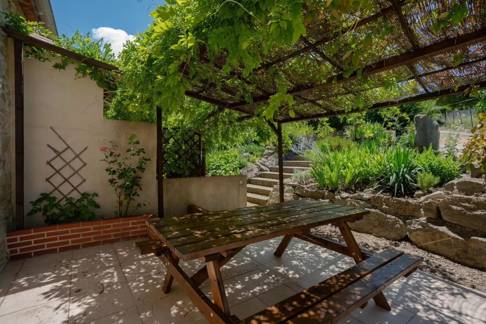 Pretty Holiday Home in Courry with Swimming Pool-Terrace balcony