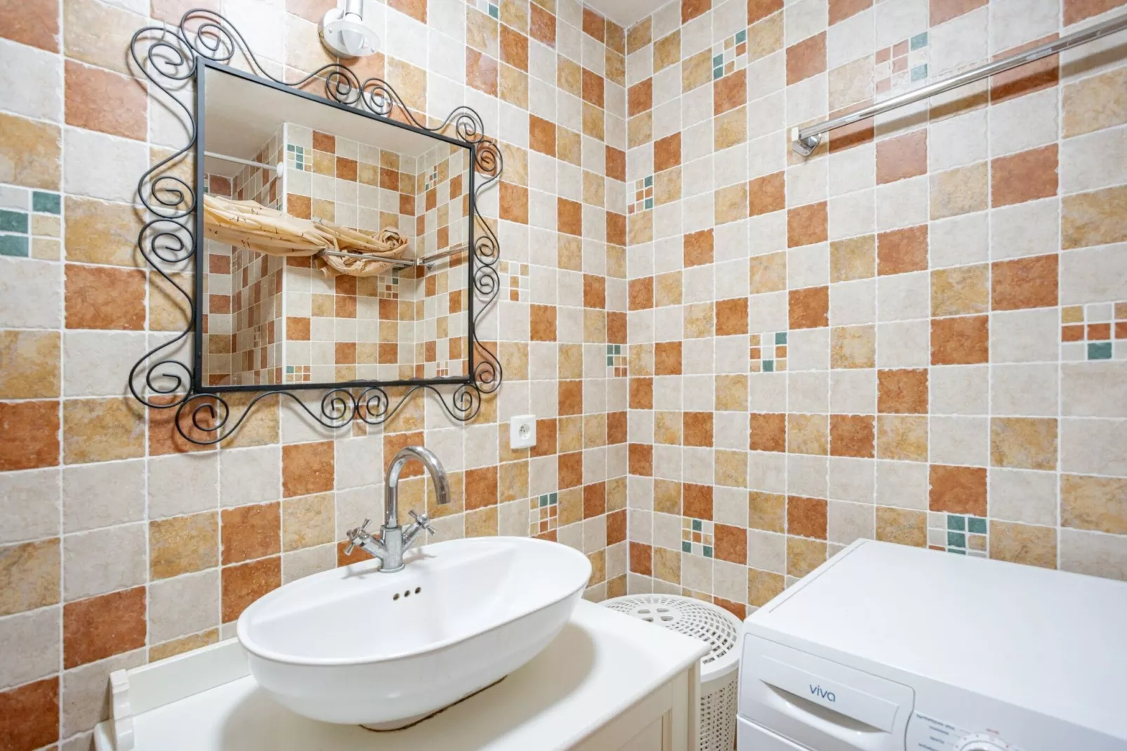 Pretty Holiday Home in Courry with Swimming Pool-Bathroom