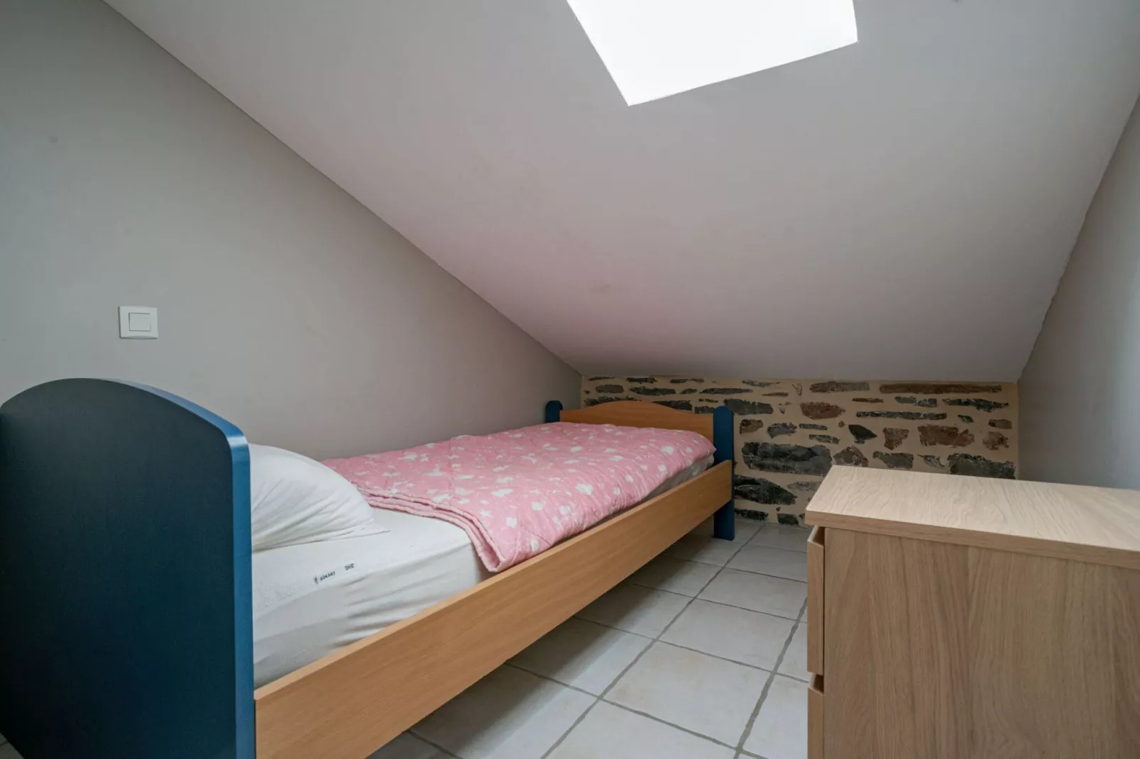Cottage around a swimming pool in a small villa-Bedroom
