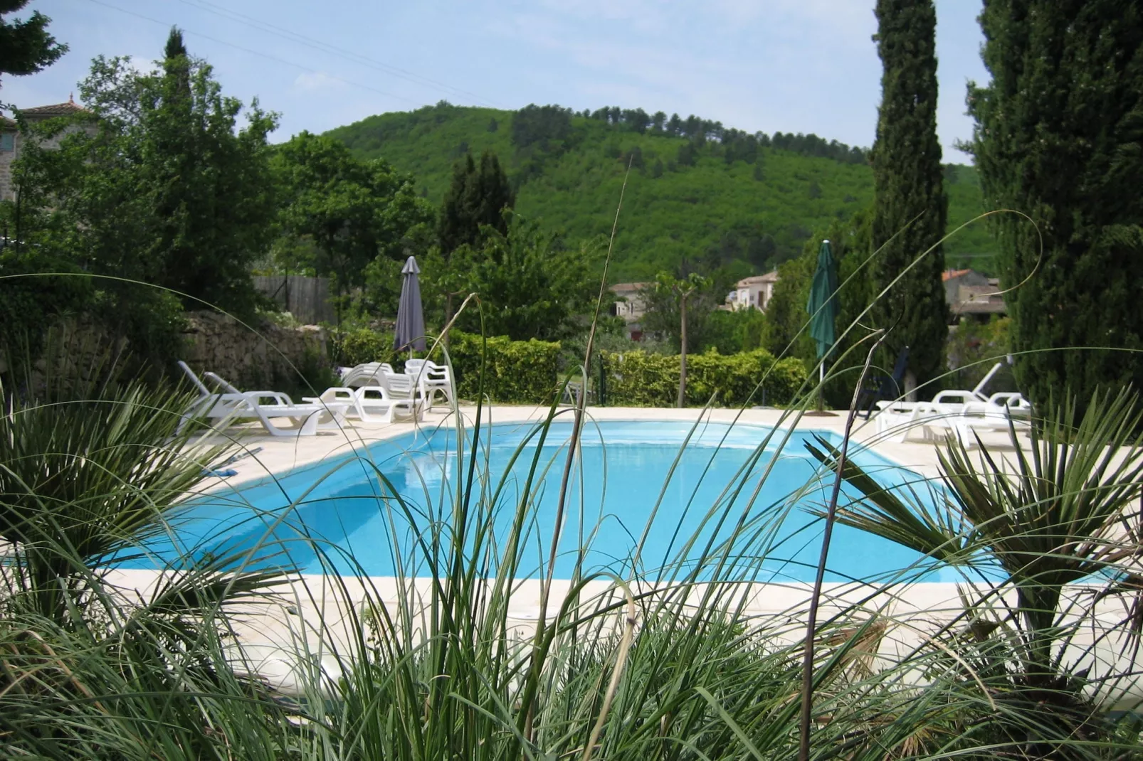 Cottage around a swimming pool in a small villa-Pool
