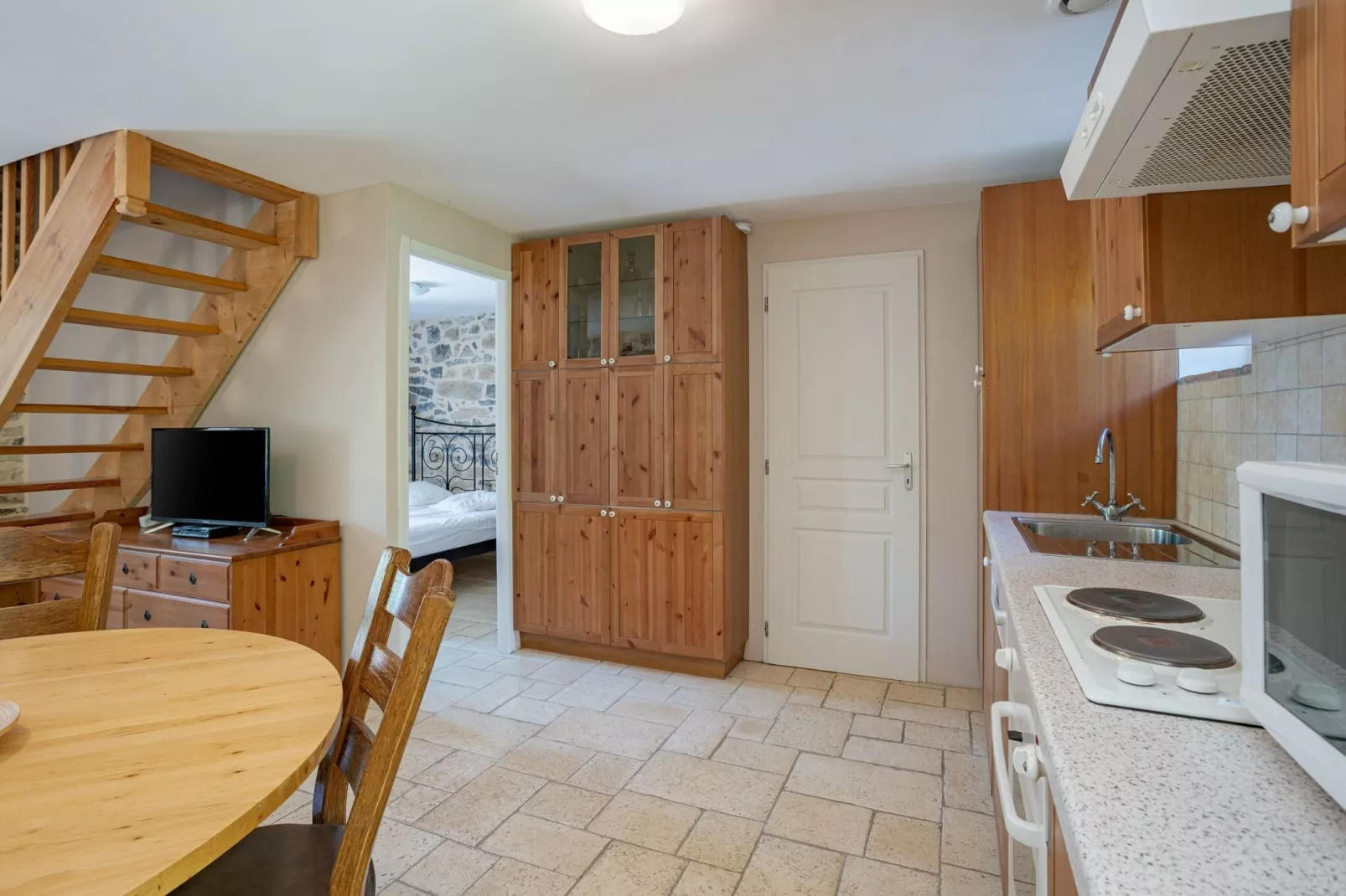 Cottage around a swimming pool in a small villa-Kitchen