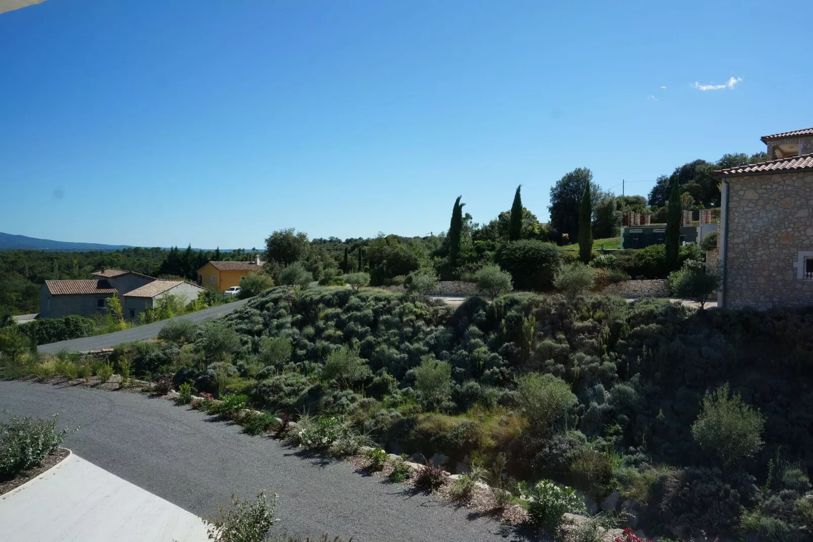 Villa des 4 vents B - Gardens in summer