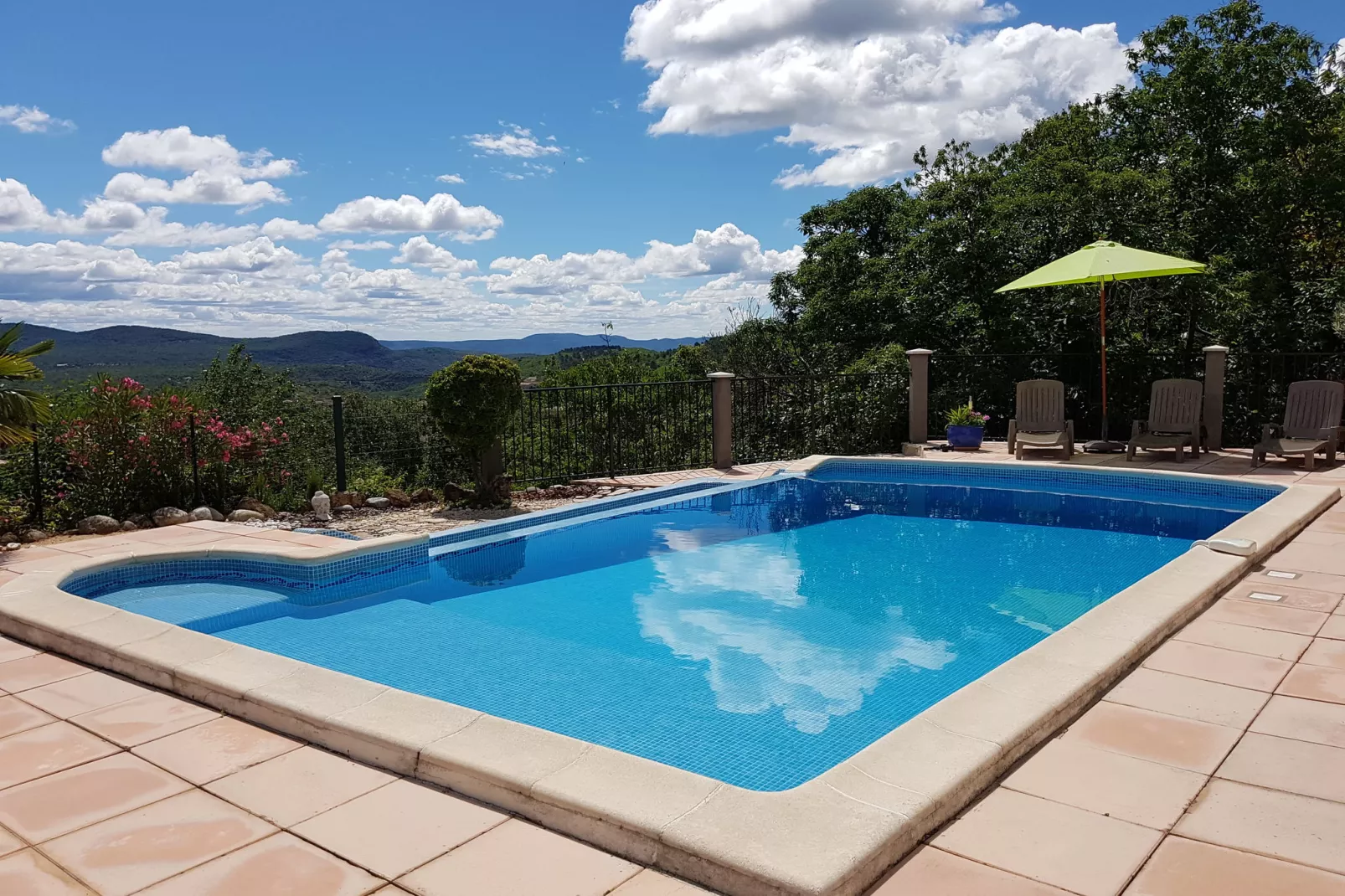 Courry-Pool