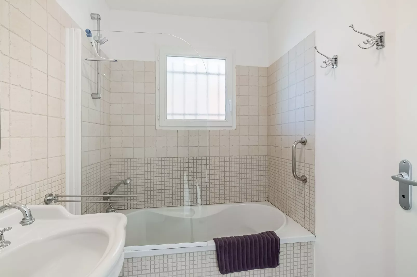 Villa Porthos-Bathroom