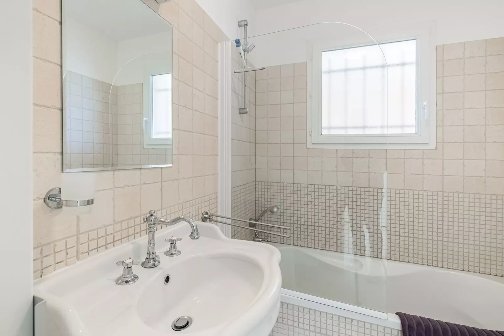 Villa Porthos-Bathroom