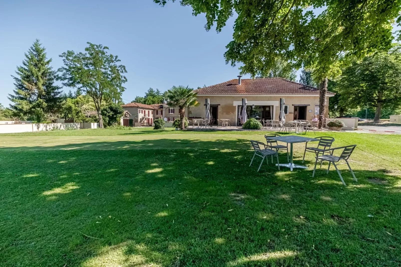 Villa Porthos-Gardens summer
