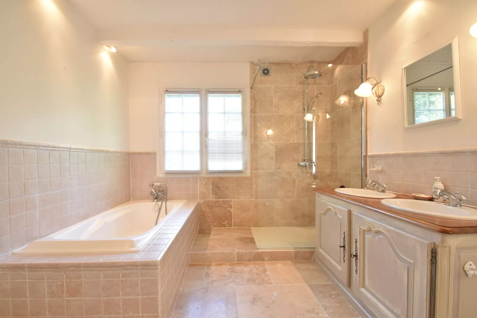 Belle Villa 16 pers Piscine-Bathroom