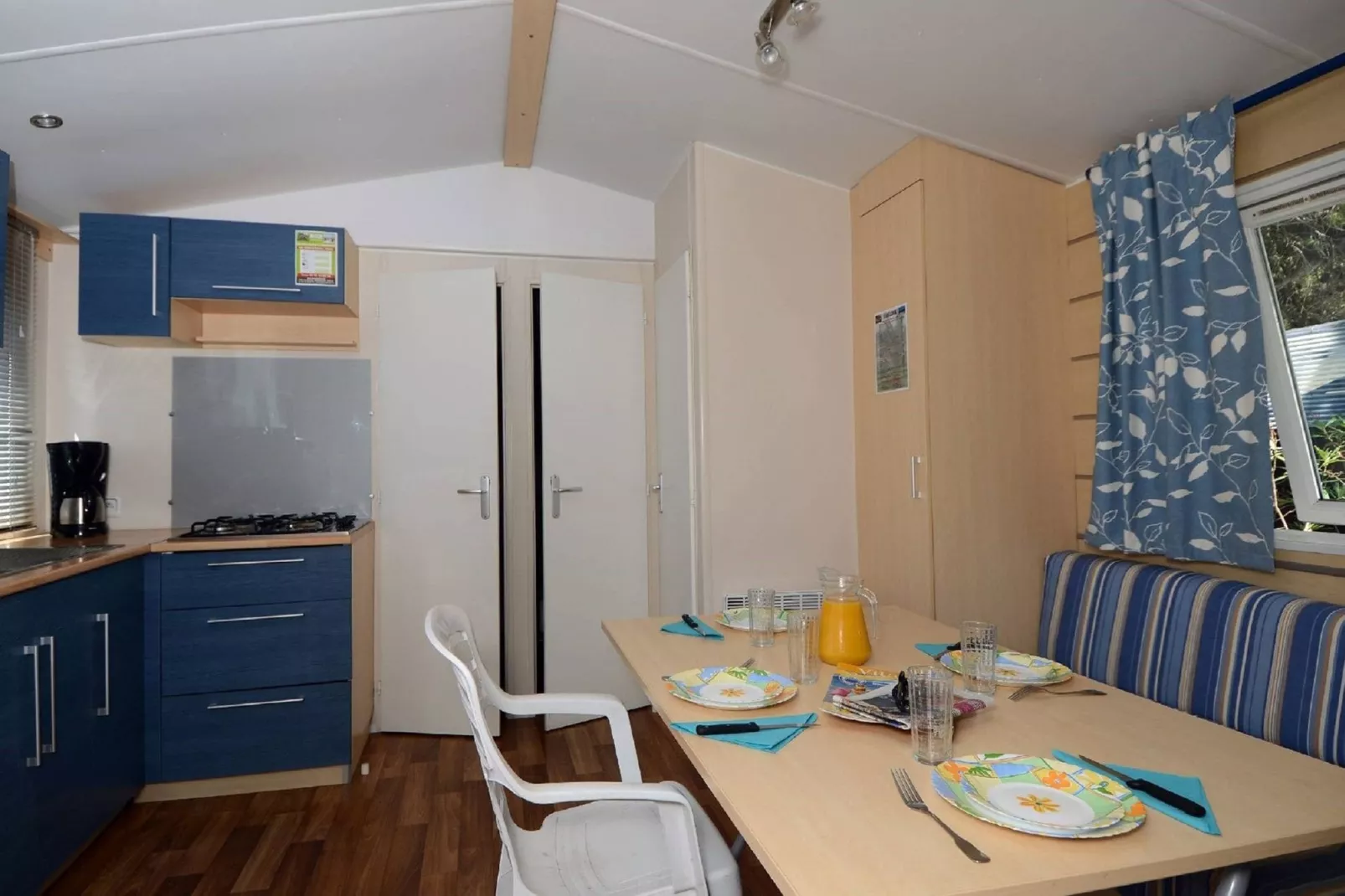 Domaine résidentiel de Plein Air La Pinède 2-Esszimmer