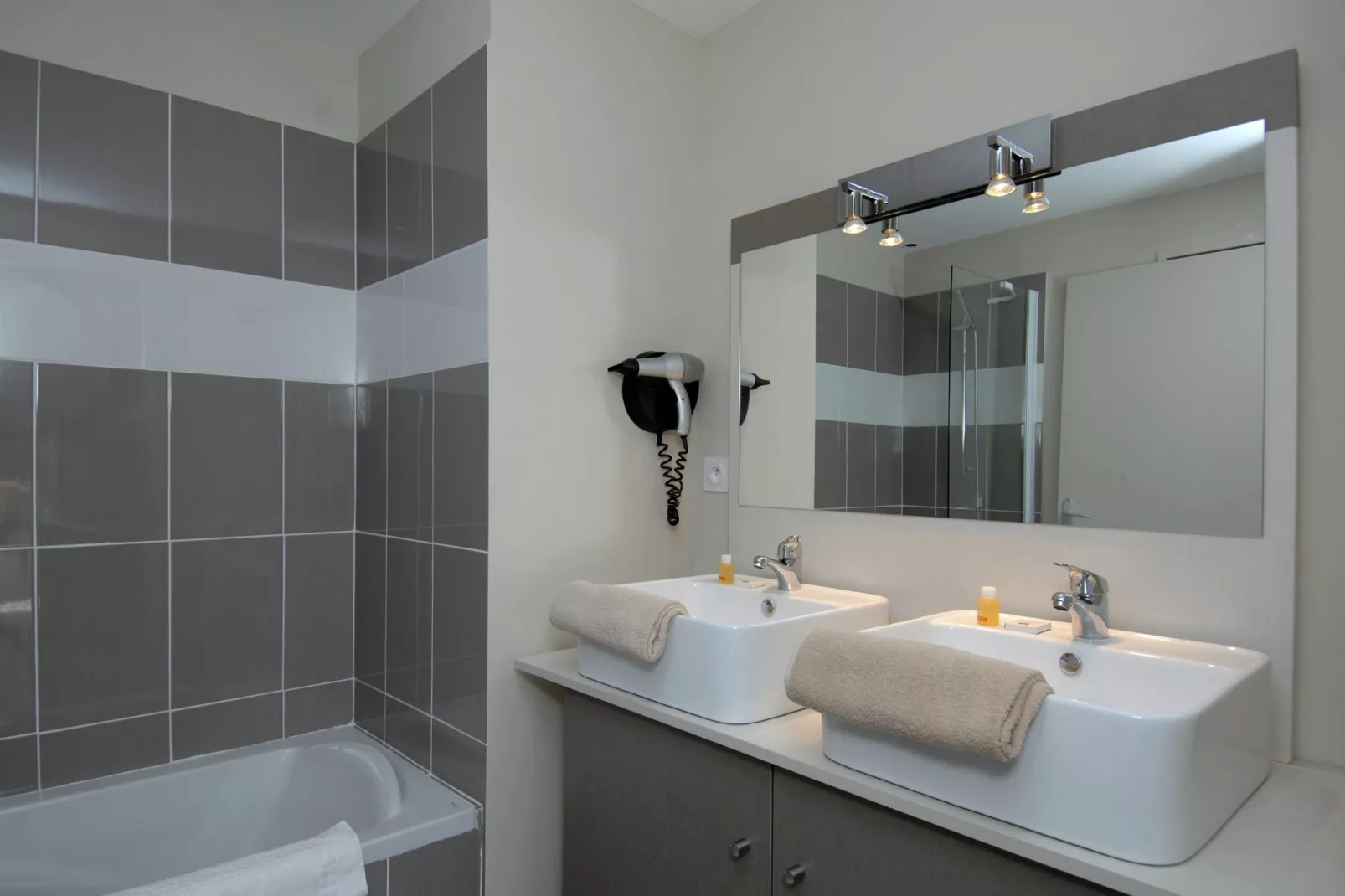 Résidence du Golfe 4-Bathroom