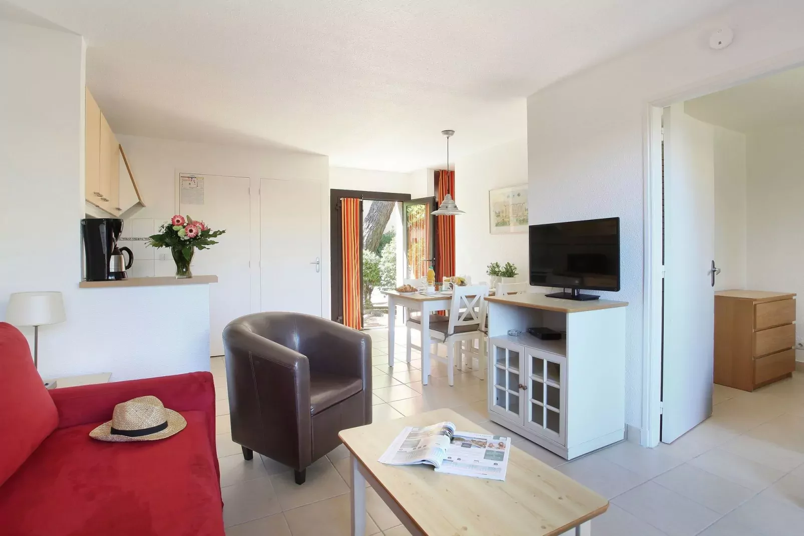 Club Saint Loup 1-Living room