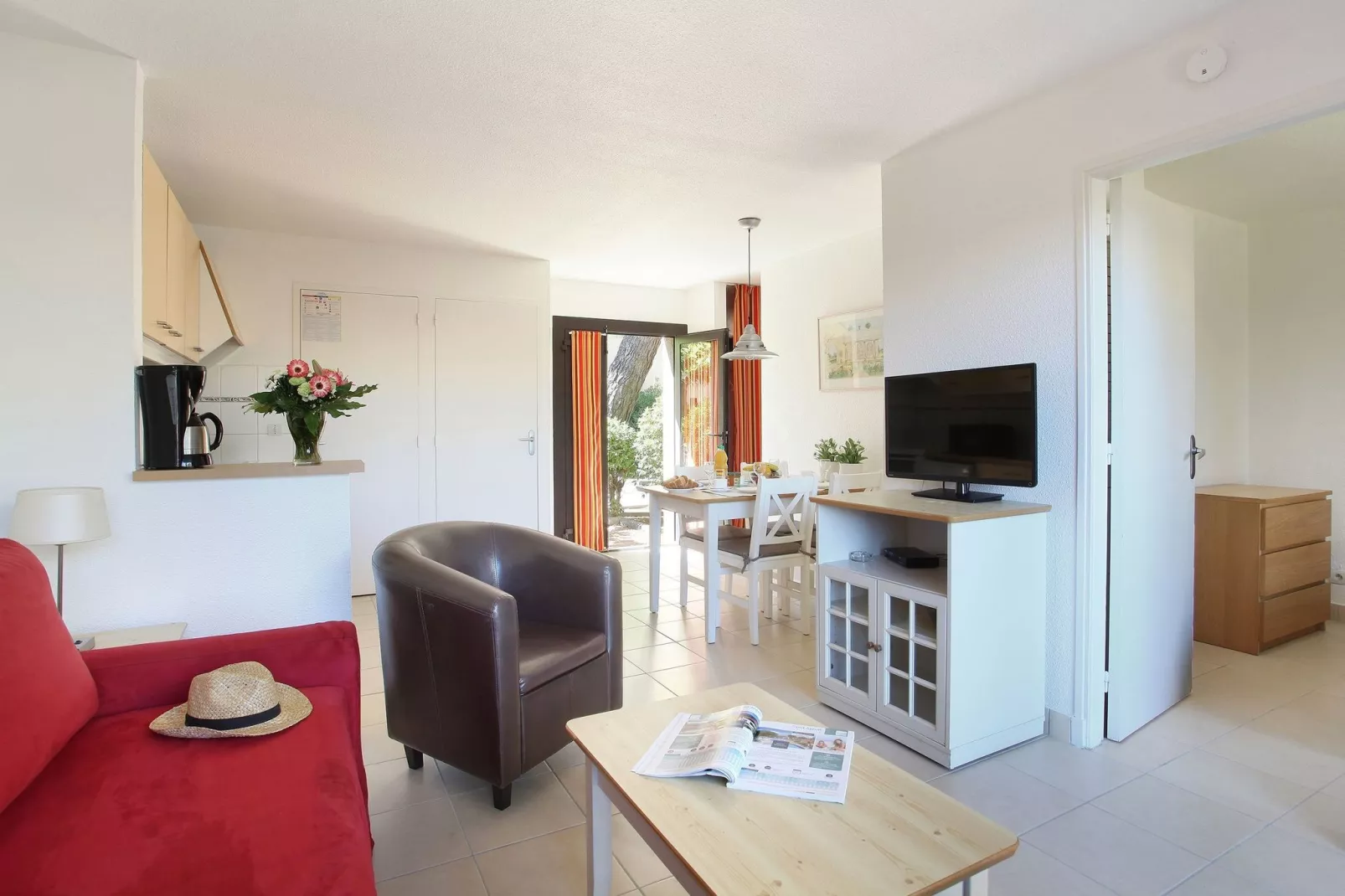 Club Saint Loup 2-Living room