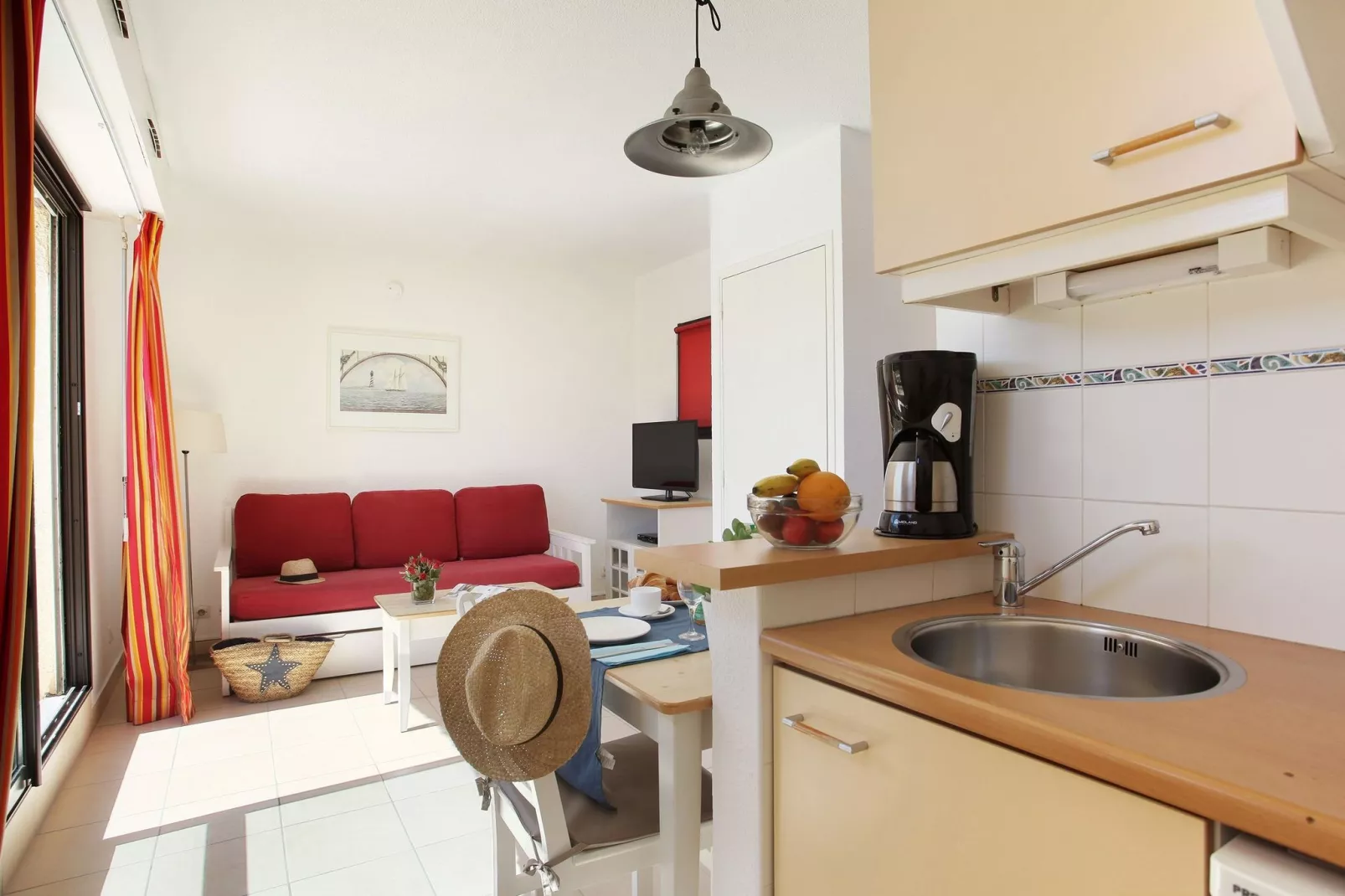 Club Saint Loup 2-Kitchen