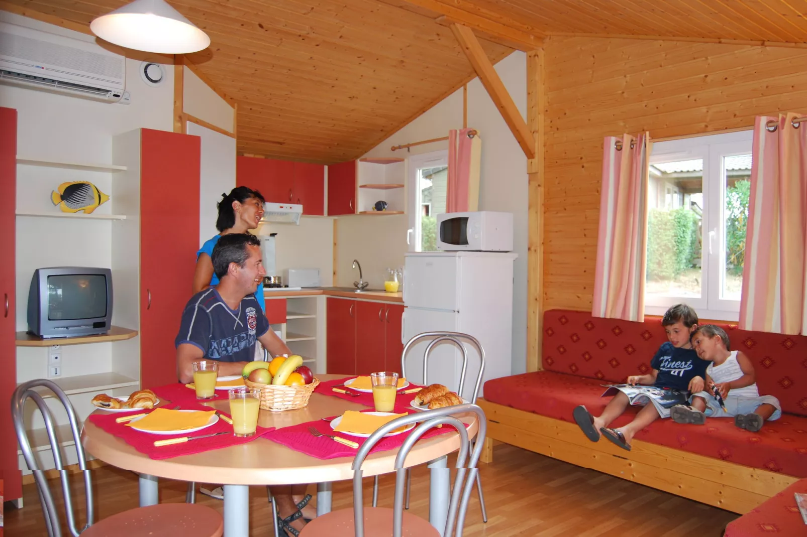 Les Pescalunes 2-Dining room