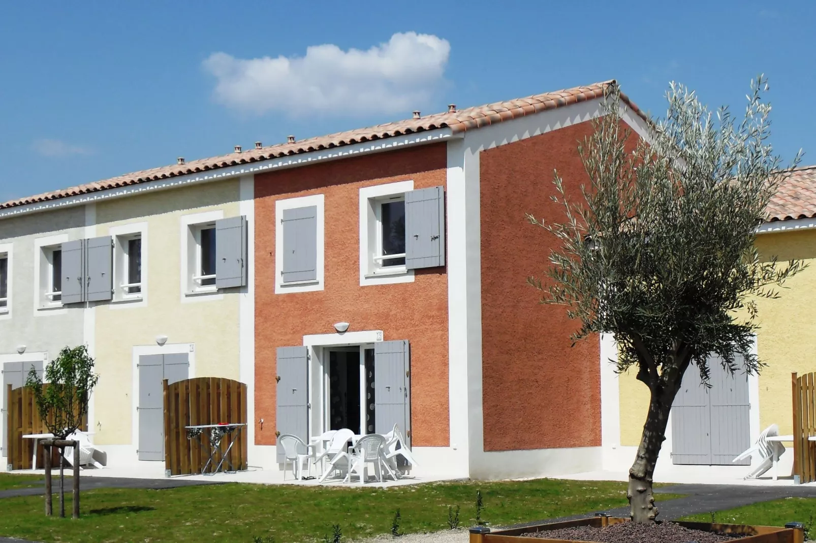 Le Domaine d'Enserune 2-Exterior summer