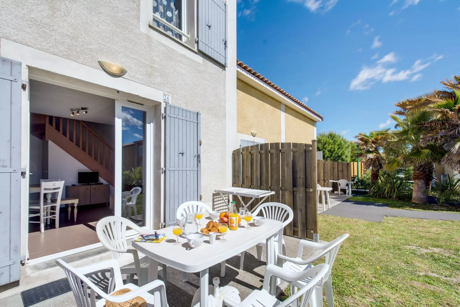 Le Domaine d'Enserune 2-Terrace balcony