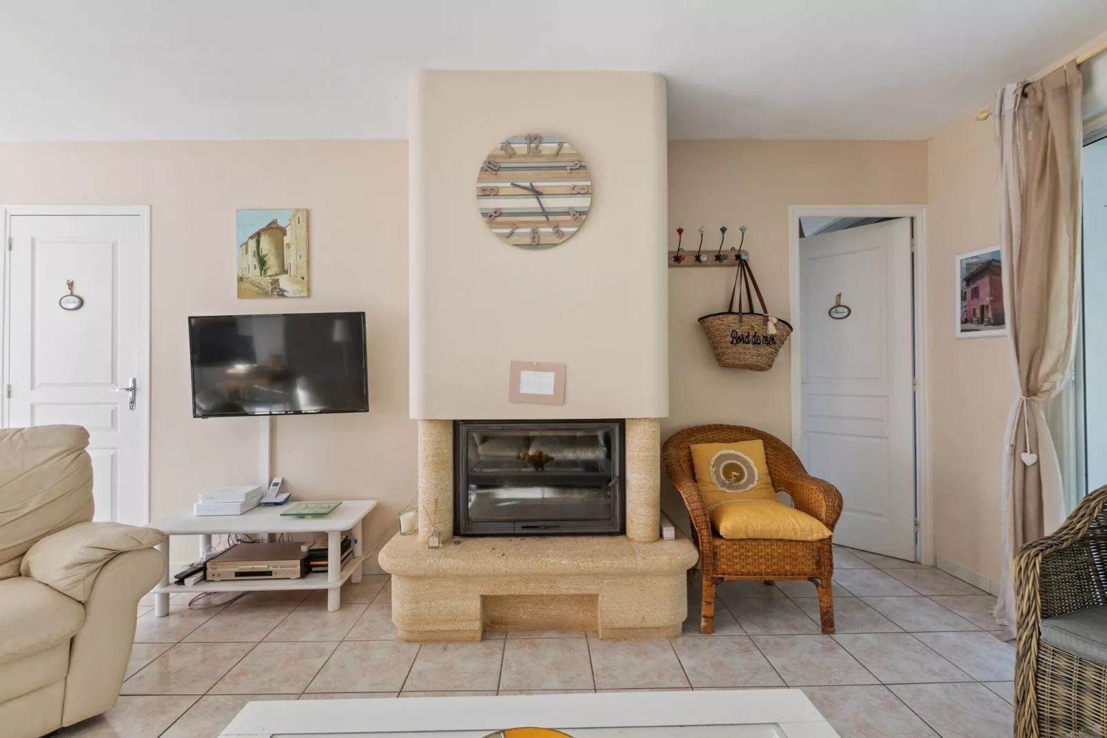 House in the south of France with private pool-Living room