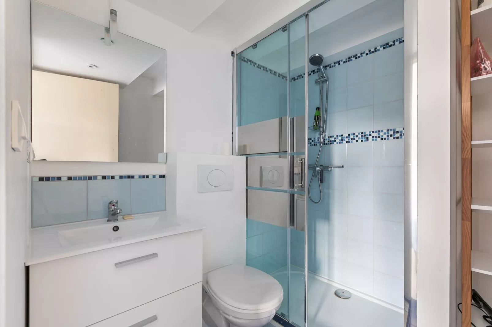 House in the south of France with private pool-Bathroom