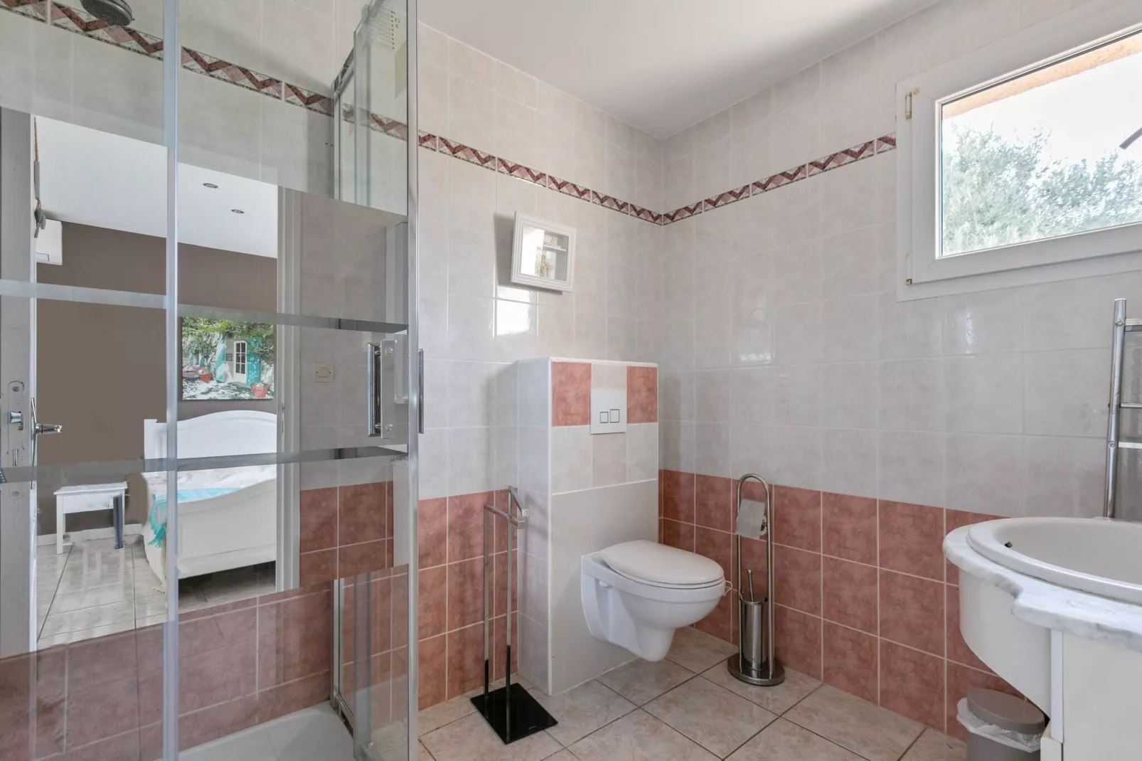 House in the south of France with private pool-Bathroom