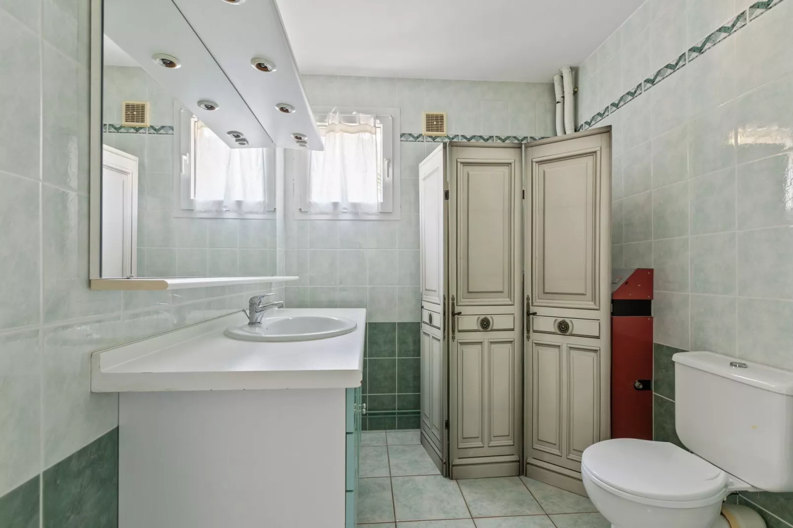 House in the south of France with private pool-Bathroom