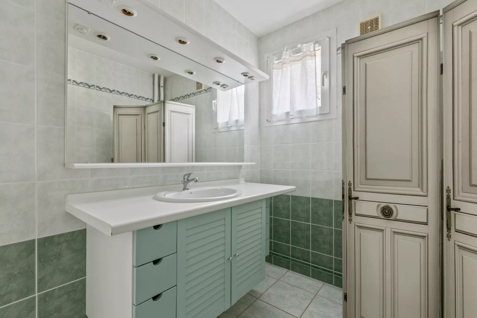 House in the south of France with private pool-Bathroom