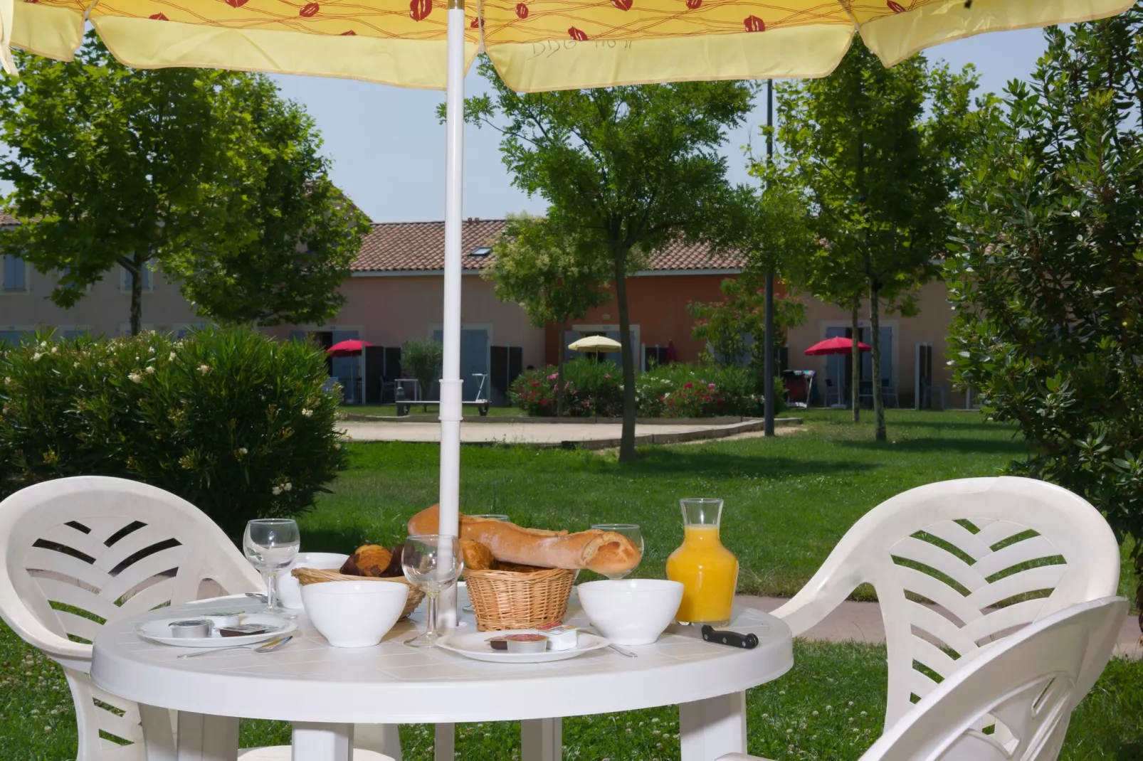 Le Domaine du Golf 10-Gardens summer