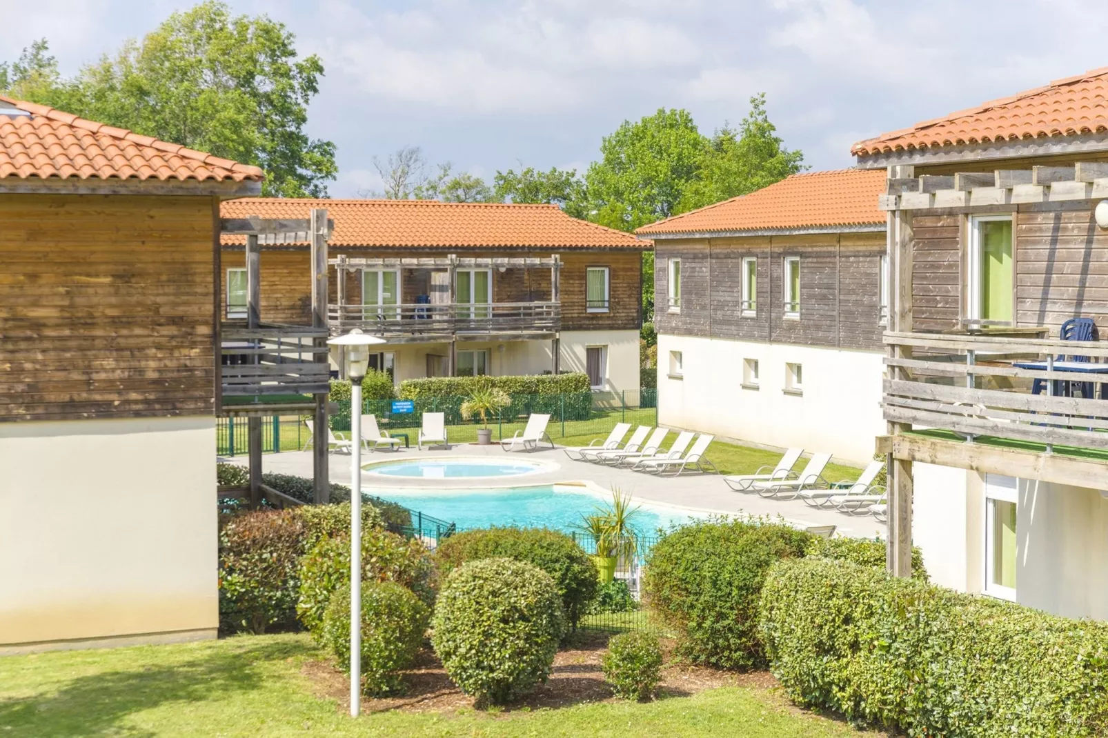 Residences Les Terrasses du Lac 4-Exterior summer
